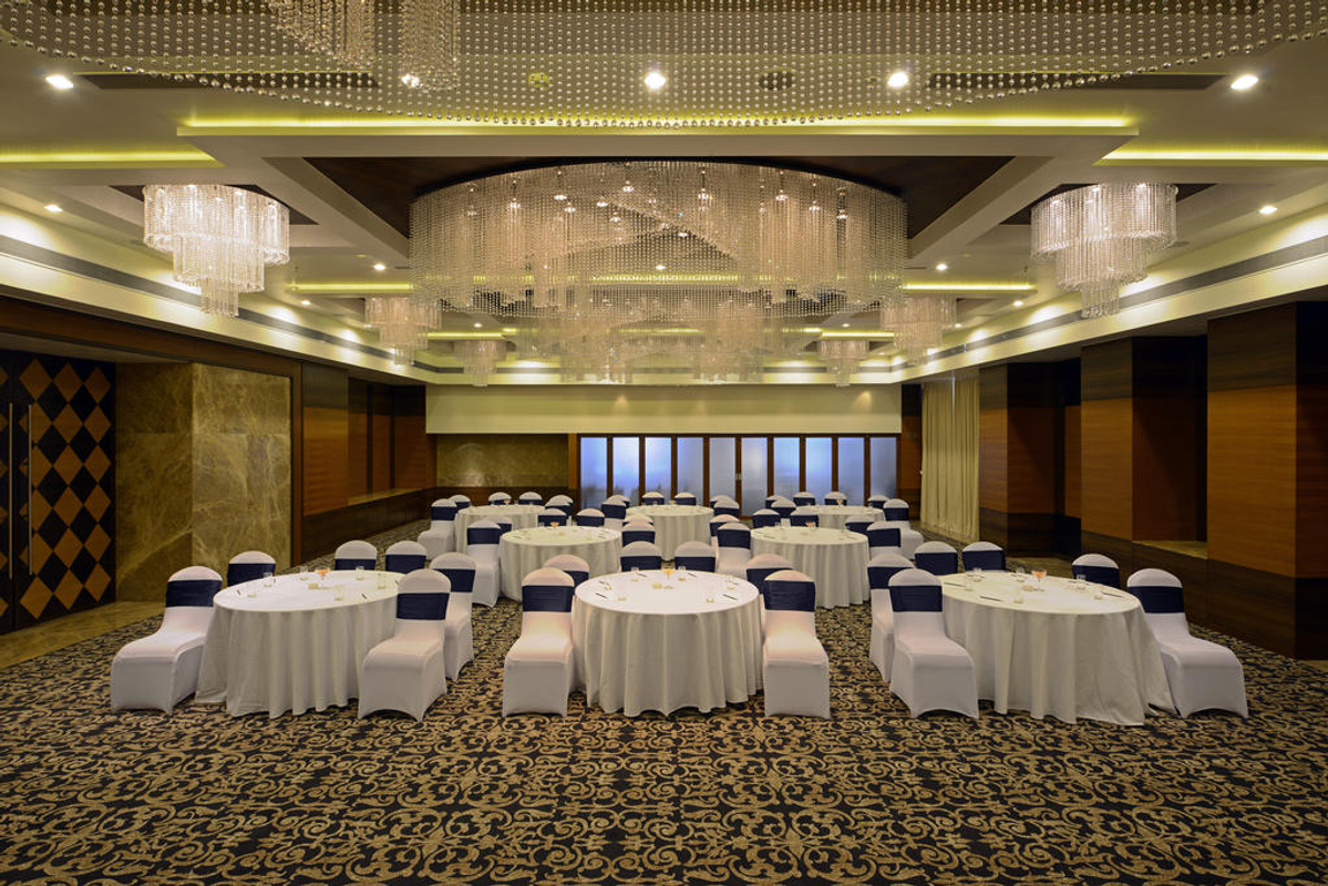 Noida Radisson Blu Wedding Prices Radisson Blu In Ambavadi, Ahmedabad  Banquet Hall VenueMonk, image size:1199x800