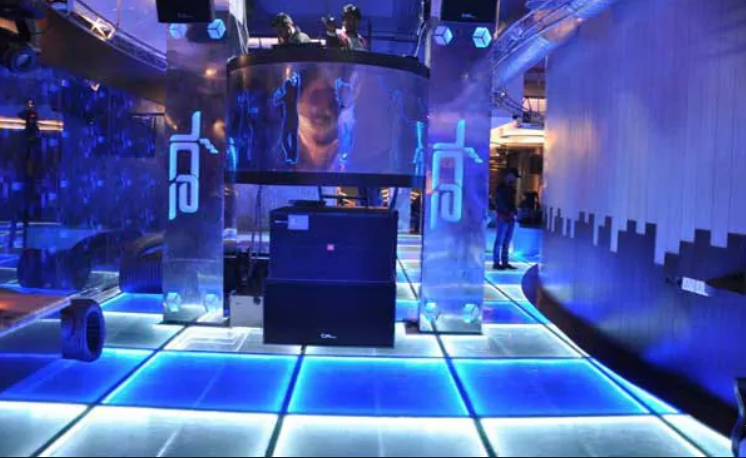 Ice Lounge
