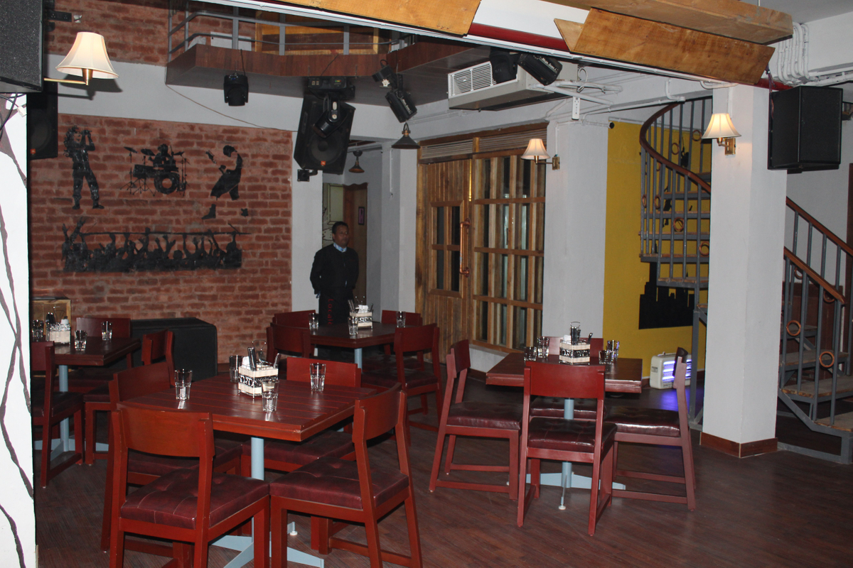 Locale Pub in Saket, Delhi Bar and Pub VenueMonk