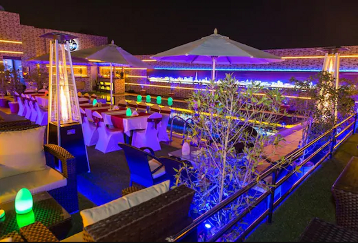 Wrigley's Pub - Orchid Vue Hotel in Al Mankhool, Dubai | Bar and Pub ...