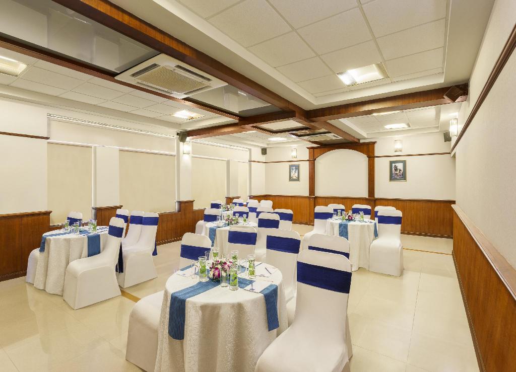 Lazylagoon Sarovar Portico Suites