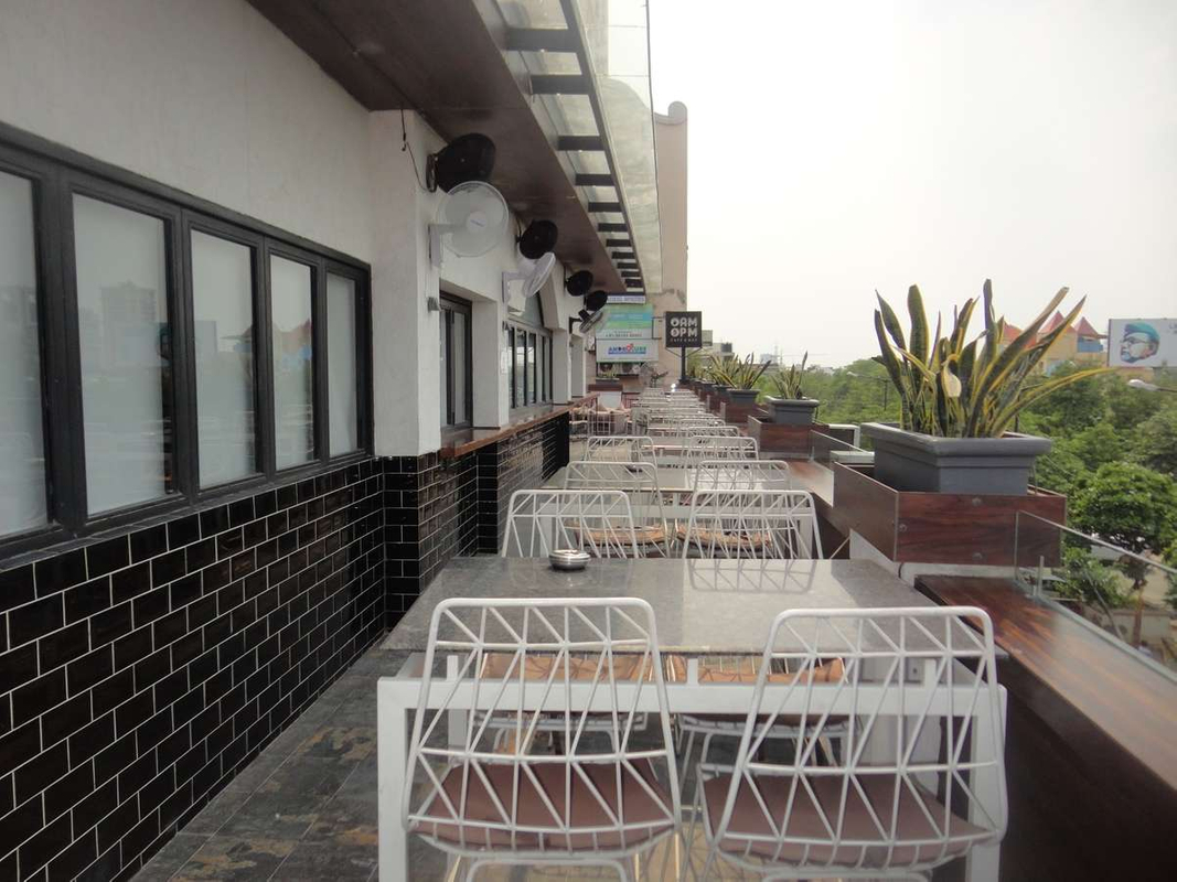 AM PM Cafe Bar in DLF Phase 4, Gurgaon AM PM Cafe Bar in DLF Phase 4, Gurgaon