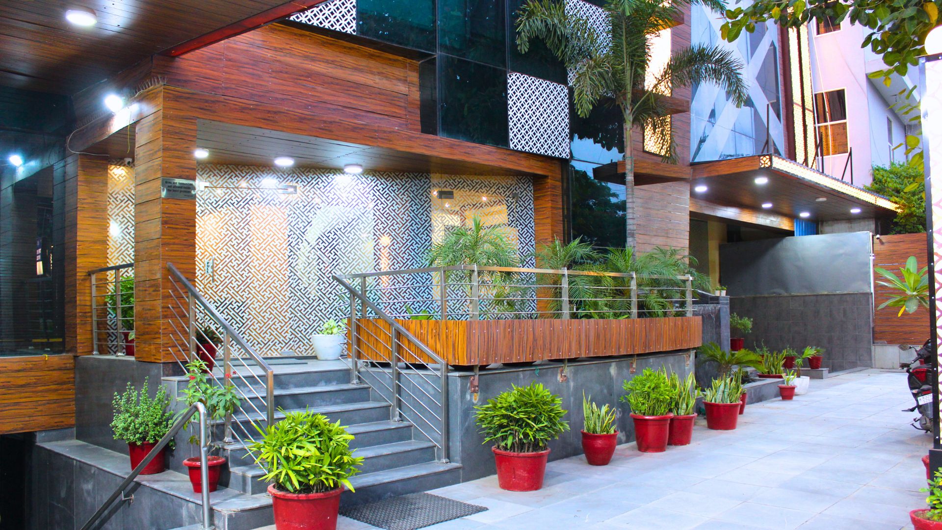 Iris Hotel