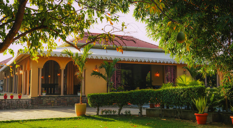 Bada Saab-Cocktail Rooms