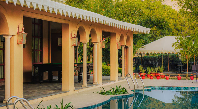 Bada Saab-Cocktail Rooms