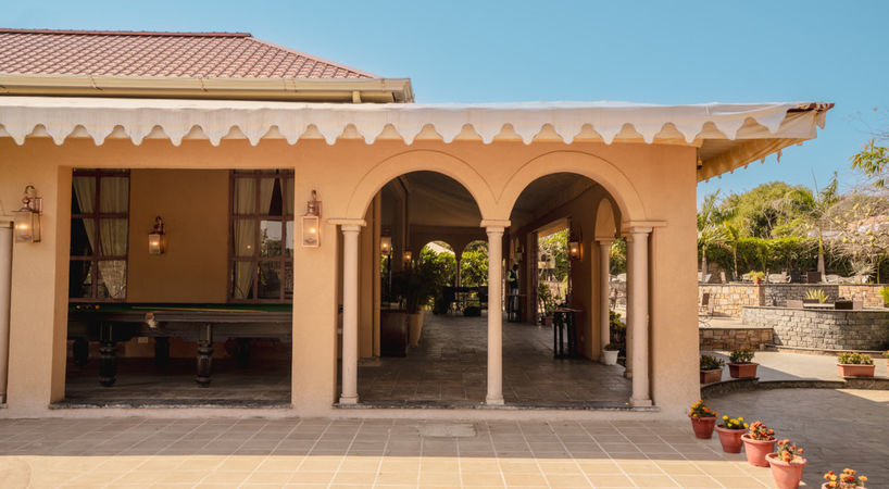 Bada Saab-Cocktail Rooms