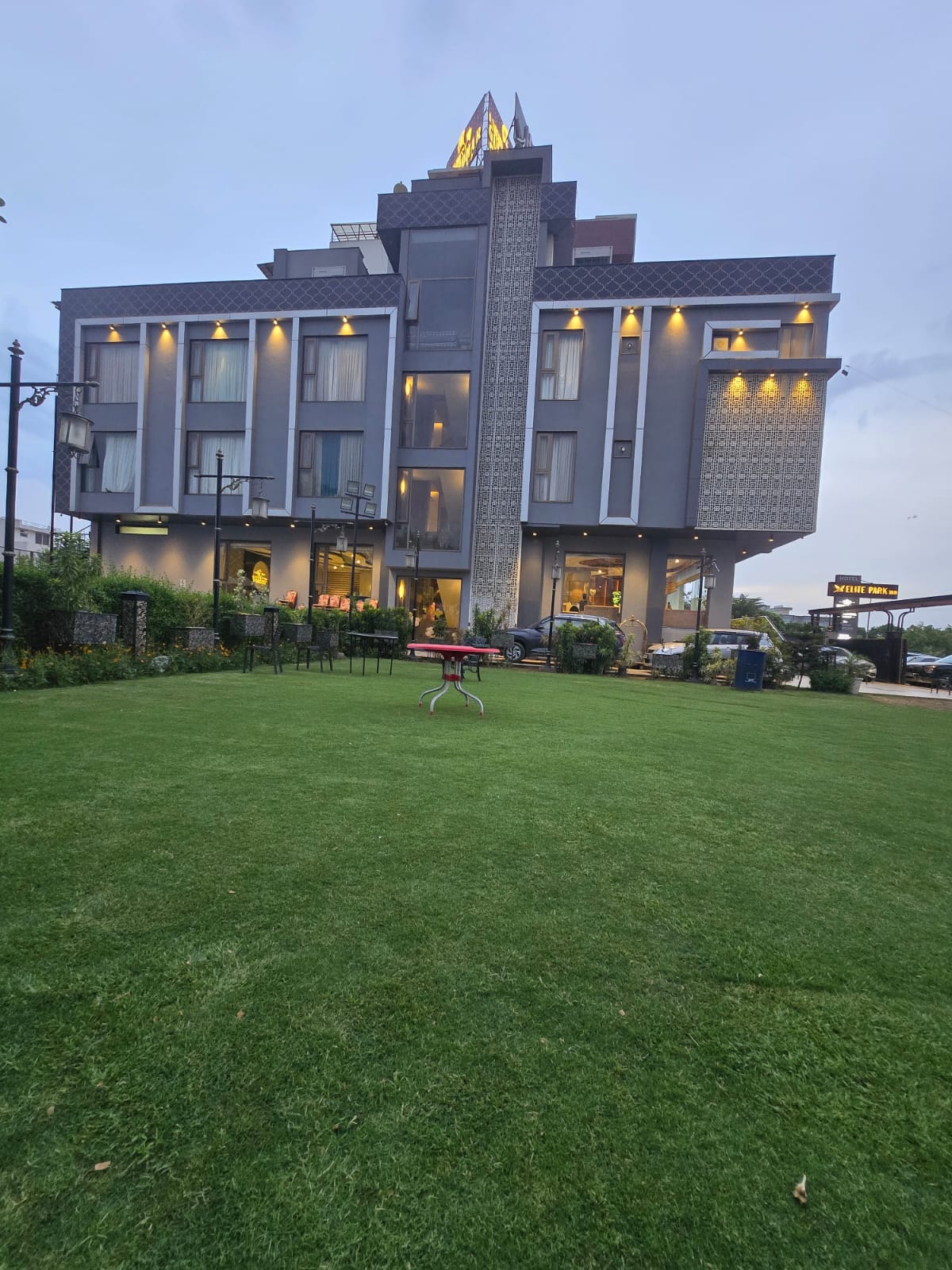 Elite Park Inn