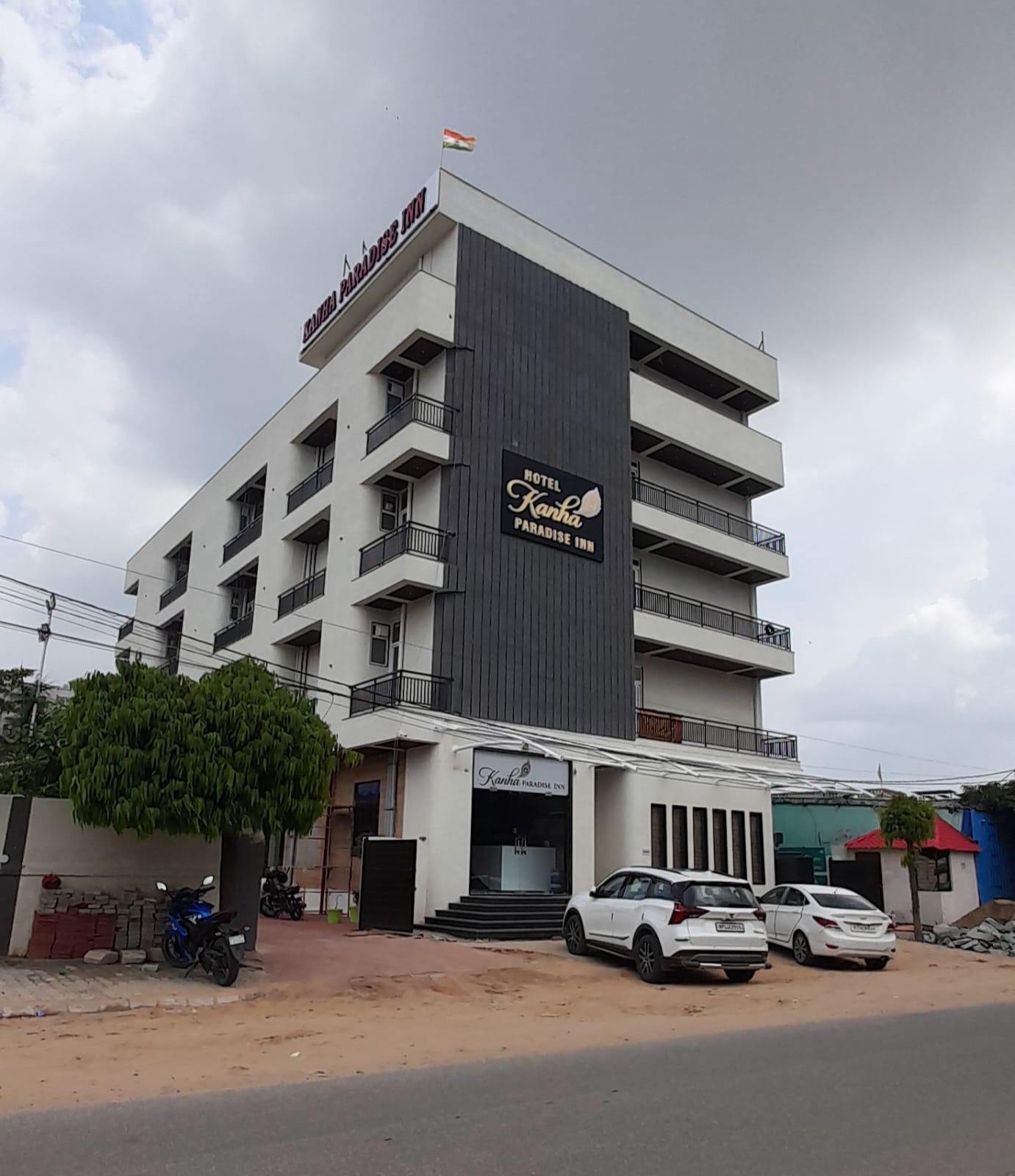 Hotel Kanha Paradise Inn