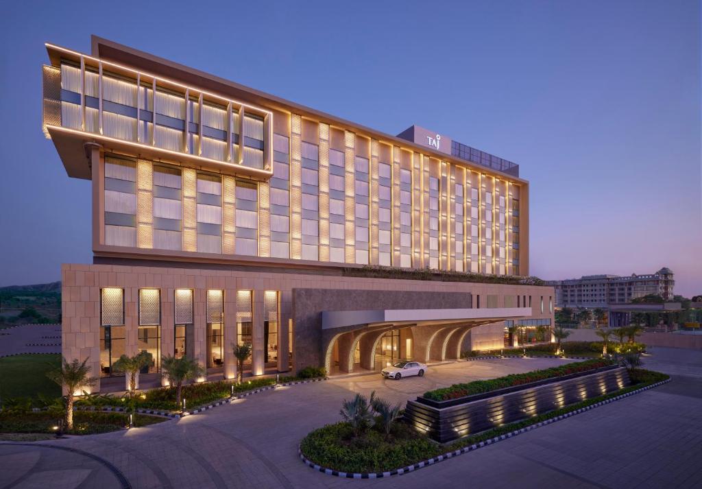 Taj Amer