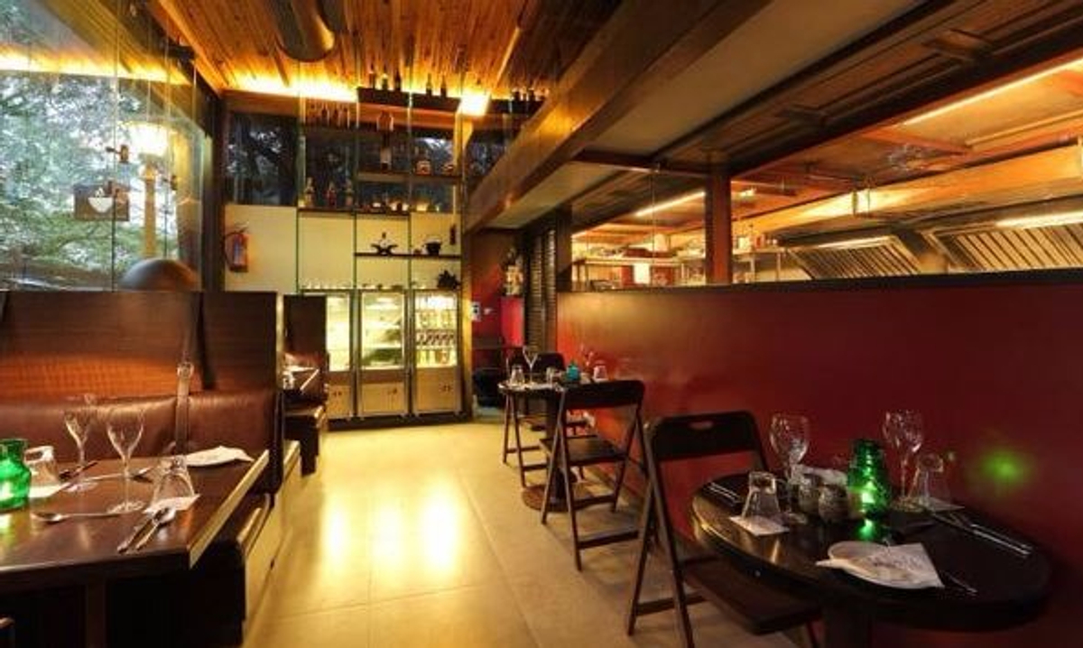 Juhu Beach Sports Bar Grill Near Me Silver Beach Cafe In Juhu