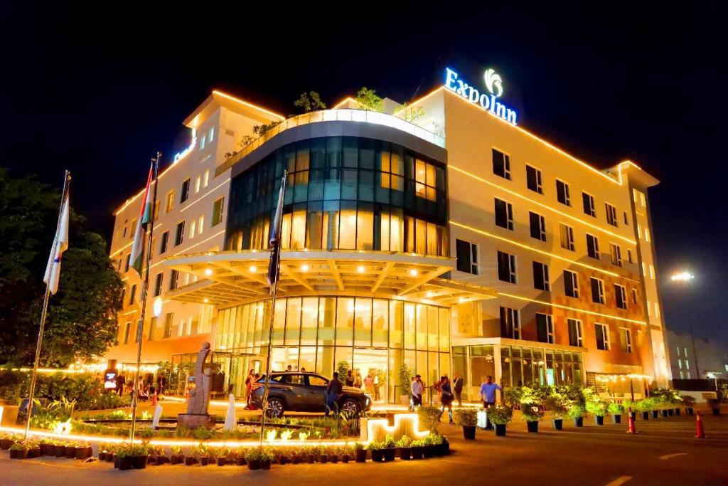 ExpoInn Suites & Convention