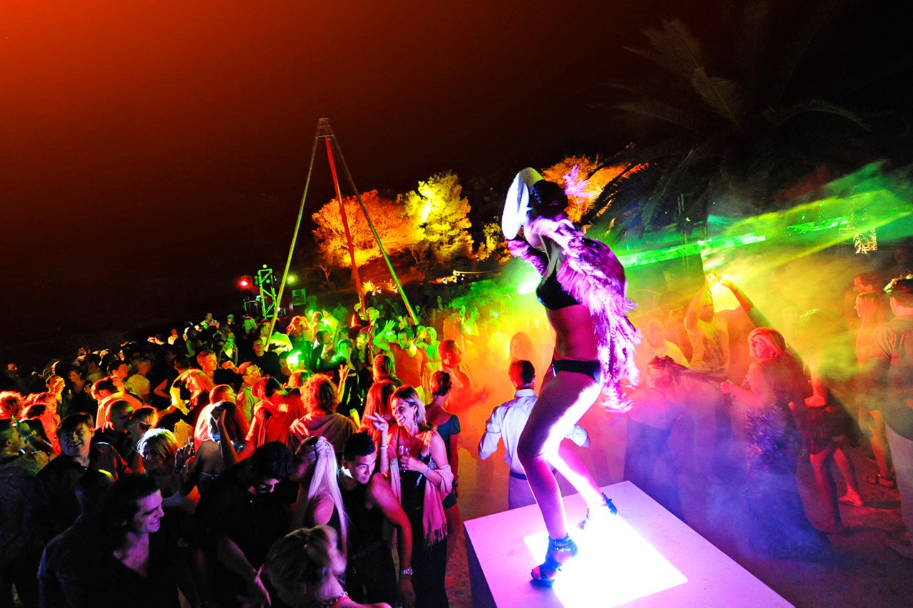 10 Most Happening Party Venues In Gurgaon You Just Have To Party At This Year!