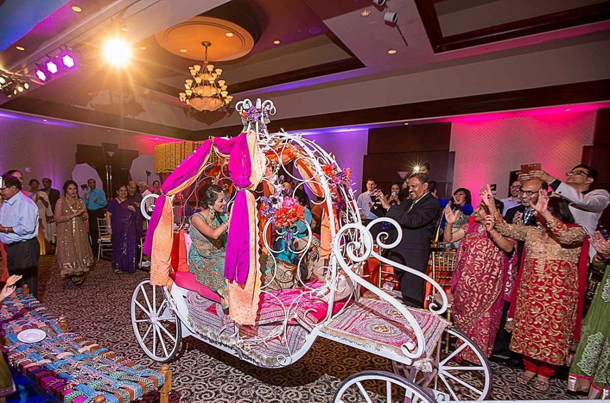 6 Fun Entrance Ideas for Wedding Reception for Couples That Will Make For Pretty Pictures!