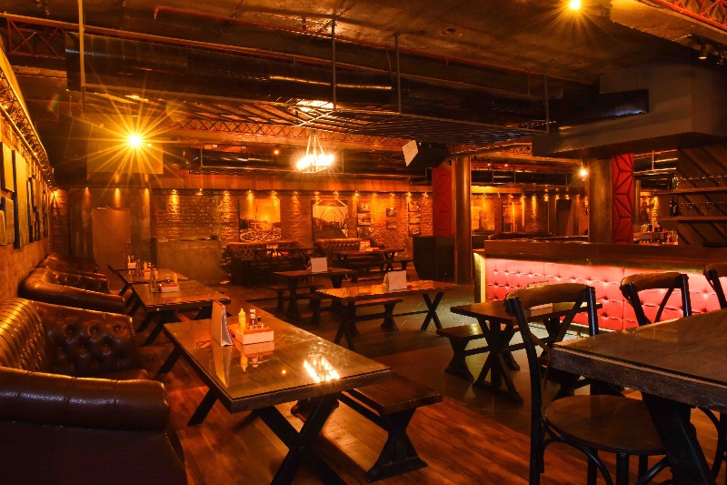 Why Warehouse Cafe In Sector 29 Gurgaon Should Be Your Next Corporate Party Venue?