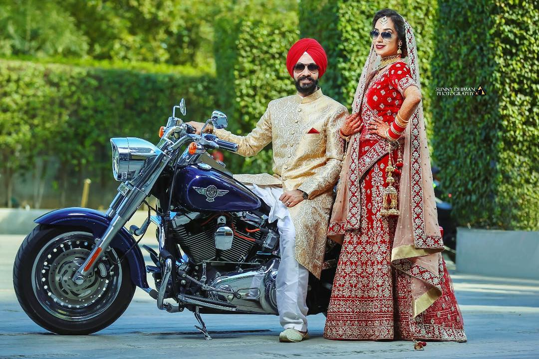 Watch the Groom entering his Lavish Punjabi Wedding on a Harley Davidson Bike