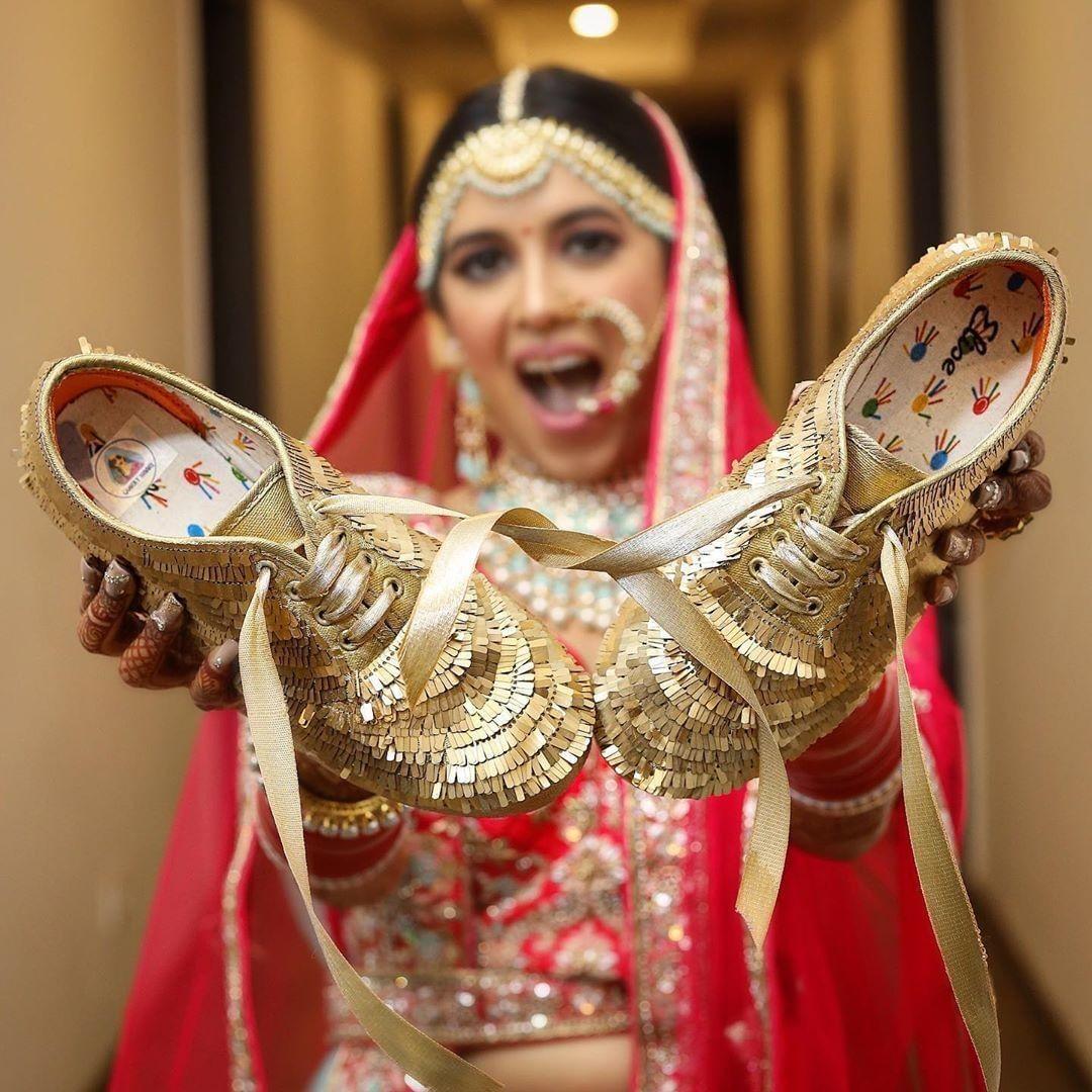 Ever Watched a Beautiful Bridal Lehenga paired up with Sneakers? Watch This Bride flaunt her Outfit