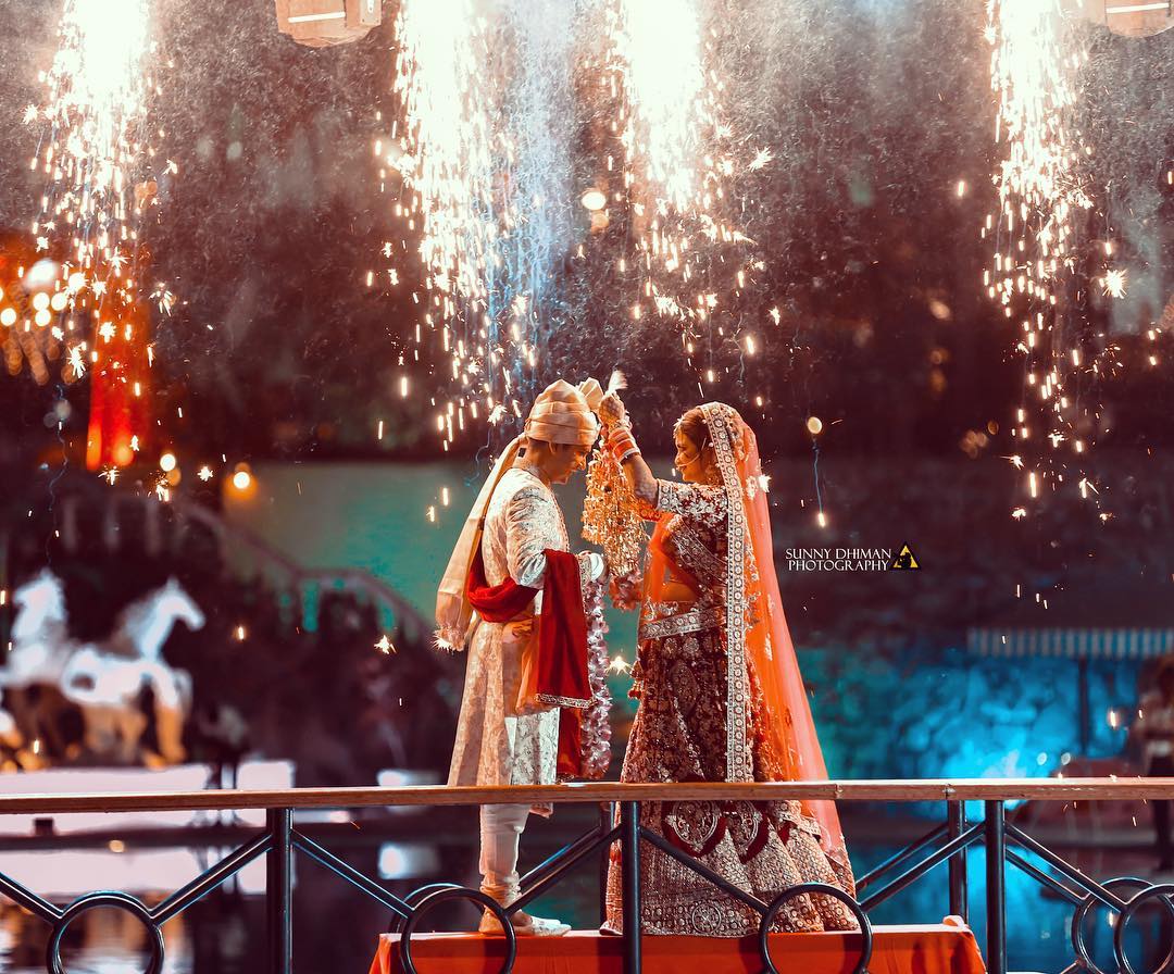 Watch this Adorable Couple being madly in love at their Royal Hindu Wedding