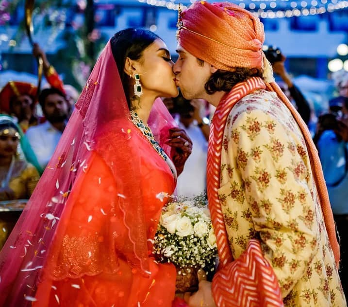 A Perfect Hindu Wedding With Fun-Filled Pre-Wedding Ceremonies, Colorful Decor & Stunning Outfits.